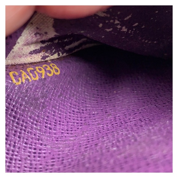 Authentic Louis Vuitton Epi Wallet - Picture 11 of 12
